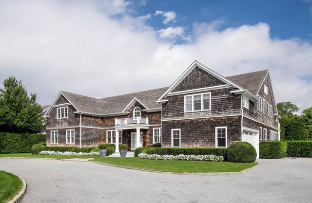 Spacious 6-bedroom house in enchanting Southampton with pool & fitness room