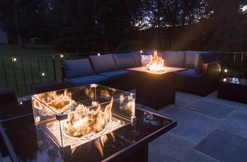 Spacious 6BR Getaway Game Room Firepit NYC