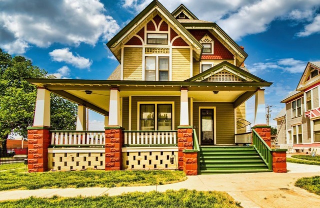 Spacious 7-bedroom, 5 bathroom house with WiFi and HVAC in wonderful Wichita