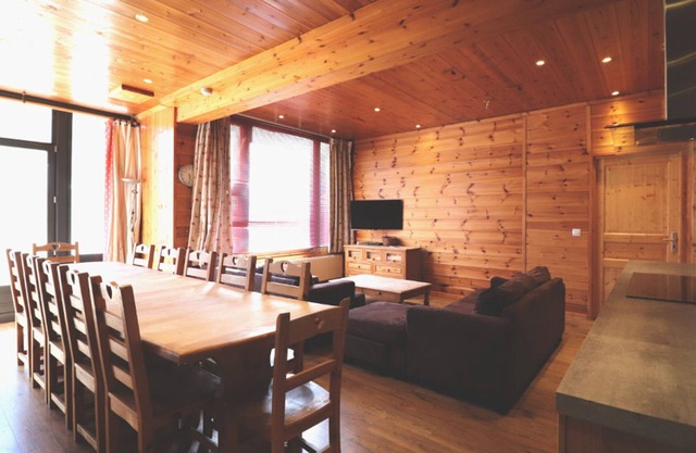 Spacious 7-Room Apartment · Near Ski Slopes · Sauna · WIFI
