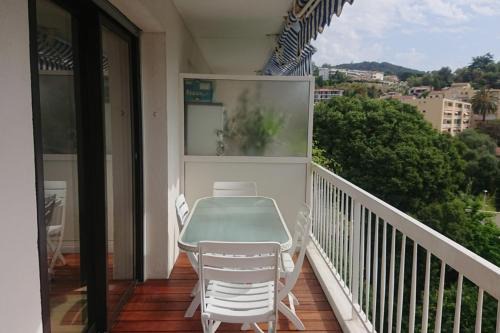 Spacious 70 m flat with Balcony and sea view!