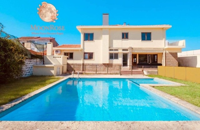 Spacious 7BR/7BA w/Pool & Backyard Prime Location!