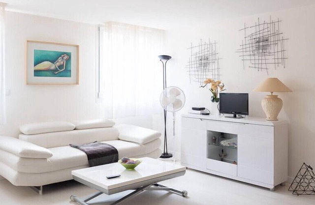 Spacious and very bright apartment