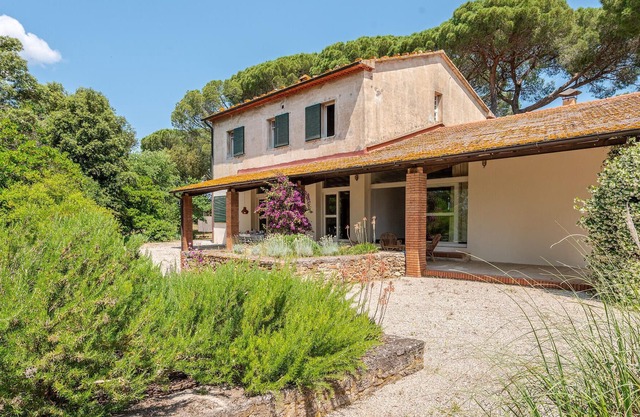 Spacious and beautiful vacation home with beautiful property in the Tuscan countryside.