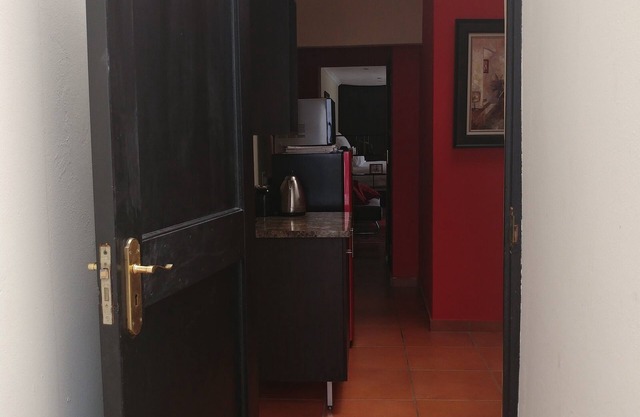 Spacious and Bright guest suite situated in a vibey central residential area