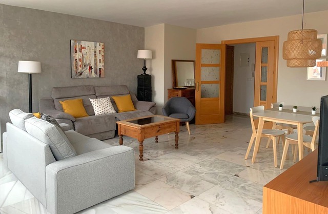 Spacious and bright apartment next to the beach