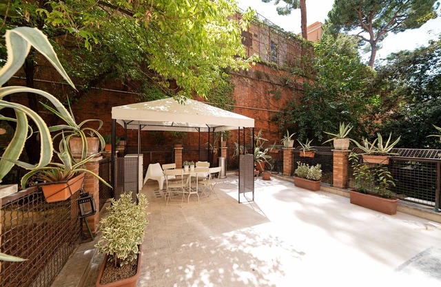 Spacious and Elegant 2Bed flat with private terrace in Monti