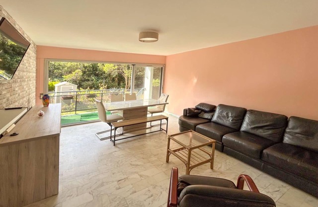 Spacious apartment for 8 in Montpellier