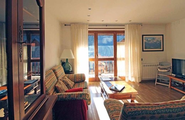 Spacious apartment in the Naut Aran HUTVA04-1222