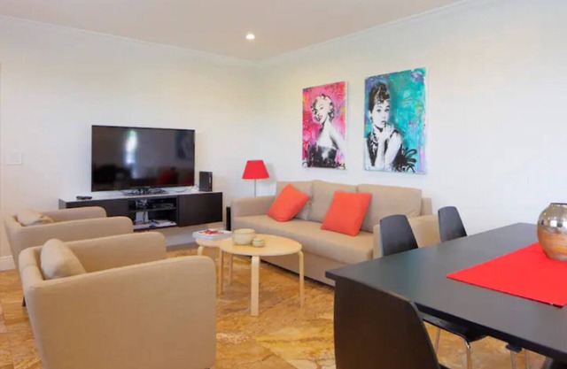 Spacious apt across from the beach in Hollywood Miami