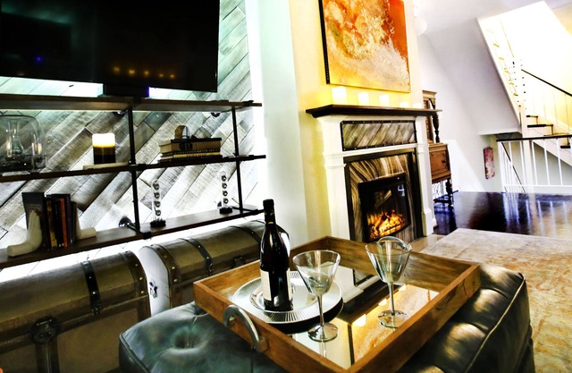 Spacious Artistic Home Steps To Georgetown And The White House!