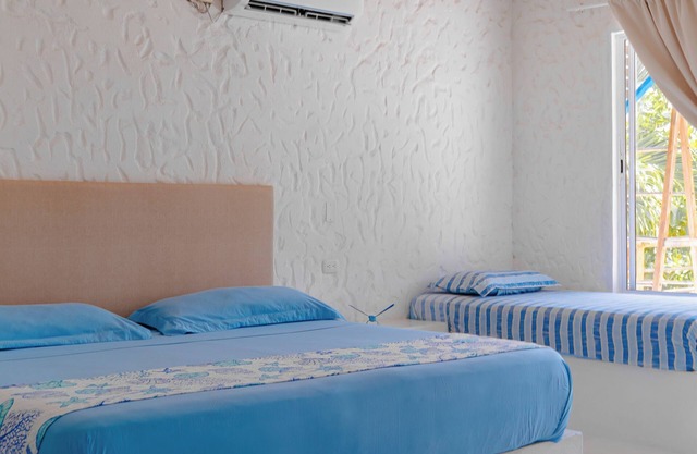 Spacious beachfront house in Rincón del Mar, white, comfortable, fresh and bright.