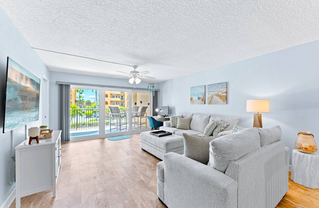 Spacious & Beachy Monthly Rental - On Beach w/Pool!