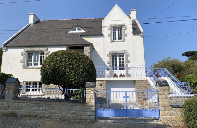 Spacious Breton-style villa with sea view (5mn) in the Armorique nature park