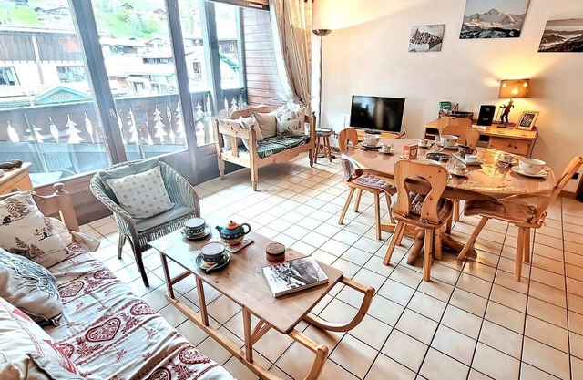 Spacious, Bright Apartment in Central Les Gets with Balcony and Ski Locker