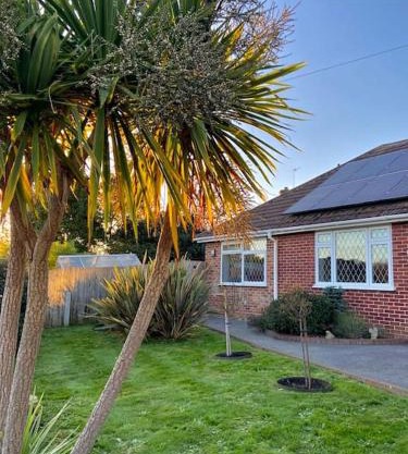 Spacious bungalow Air con & Wi-fi