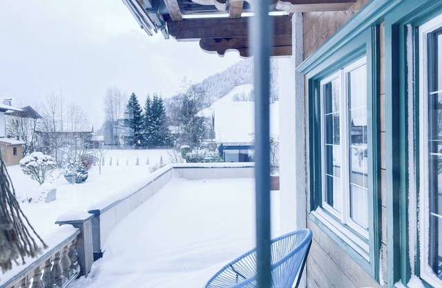 Spacious chalet, only 350m to the ski bus