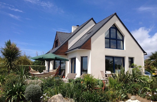 Spacious, comfortable villa, sea view, quiet location between beaches and countryside