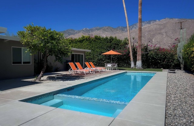 Spacious Desert Oasis Mid Century Home - Pool/Spa