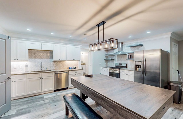 Spacious, dog-friendly home with home theater, game room & 2 kitchens