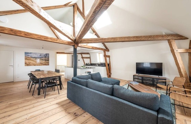 Spacious Duplex Close to all Cultural Sites