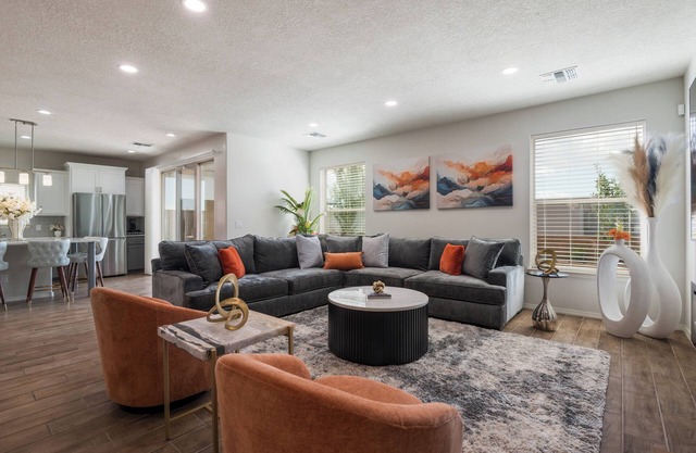 Spacious Family Friendly 5BR Retreat Sandia Views Movie Lounge + Fenced Yard