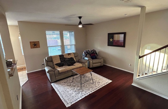Spacious, family friendly northwest side home near Sea world.