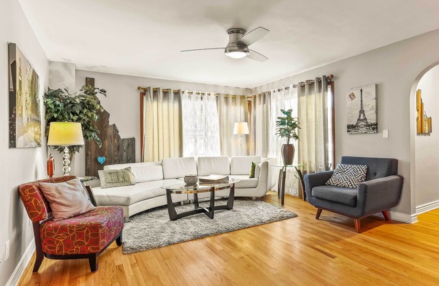 Spacious Family Home w/Garage Game Room & Office!