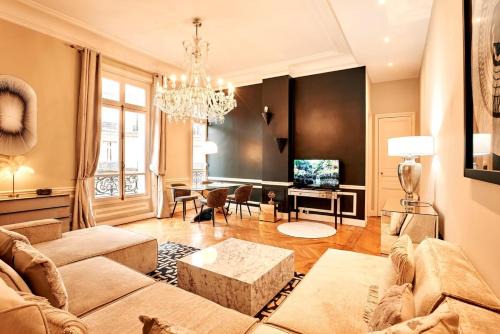 Spacious flat - Champs Elysées