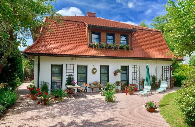 Spacious flat in Bad Elster with terrace, garden and barbecue