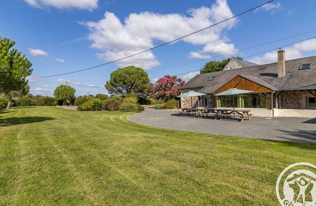 Spacious 8-bedroom cottage in Anjou vineyards