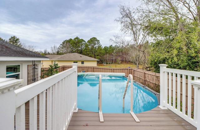 Spacious Getaway in Ocala with Hot tub, Pool and near Silver Springs State Park!