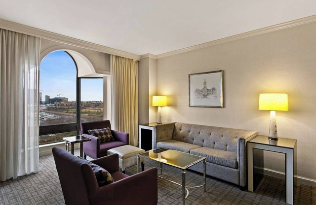 Spacious Good-Value Accommodation! Near Penn Station, Pet-Friendly, w/Pool