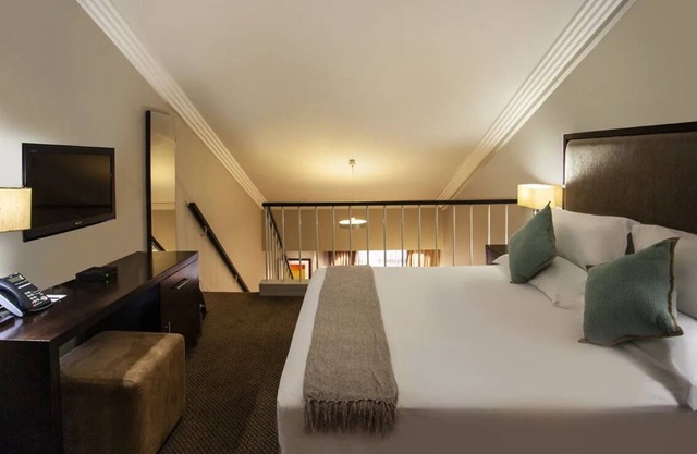 Spacious Good-Value Accommodation in Lesotho! Onsite Pool & Spa, FREE Parking