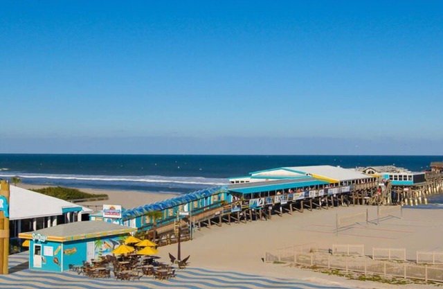 Spacious Ground Floor Condo - Steps to the Pier, Beach & Large Heated Pool!