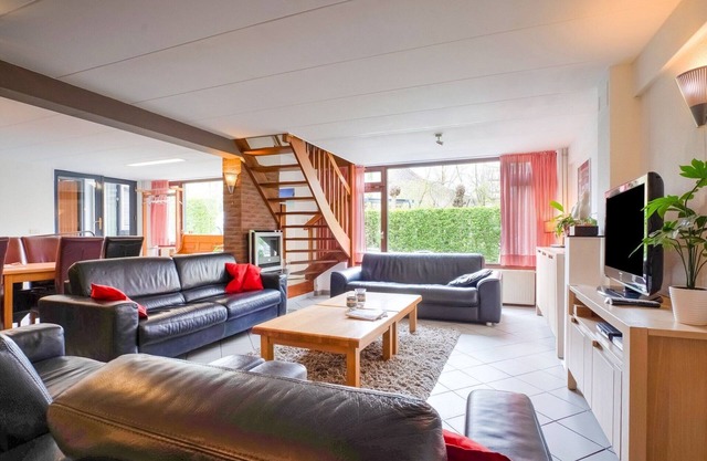 Spacious Group Getaway with Garden