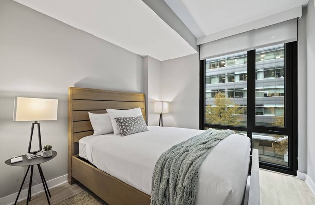 Spacious Haven | Kitchen & Desk | DC Stay w/Coworking & Gym | Near Iconic Spots