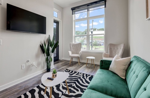 Spacious Haven steps from The Beltine