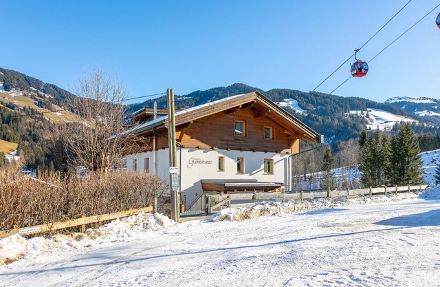 Spacious holiday apartment - ski in/ski out