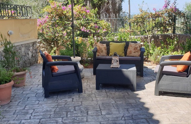 Spacious, holiday house close to beaches ideal for a group of friends or family