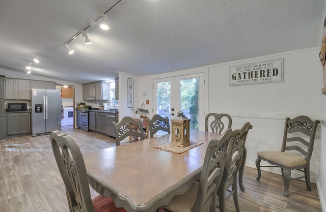 Spacious Home: 10 Miles to Wintergreen Resort!