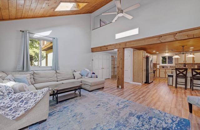 Spacious home minutes from Gunstock and Lake Winnipesaukee