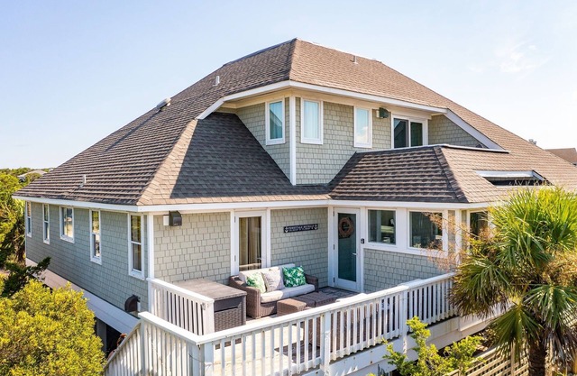 Spacious Home with Ocean Views from Primary Suite, 4BR, 3BA, SB location