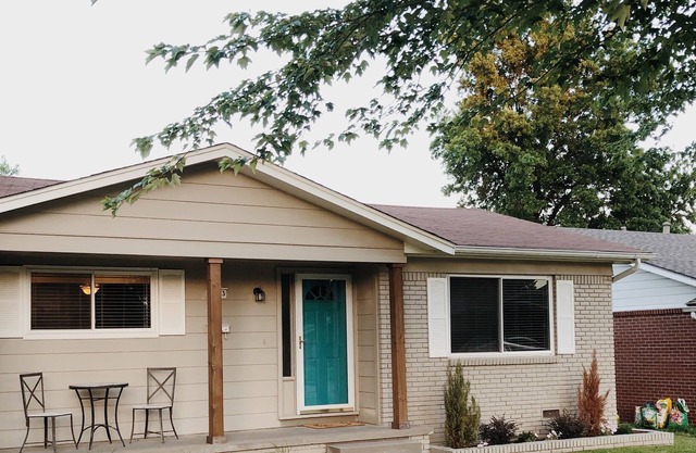 Spacious Home w/ 2 Queen Beds + Min to Tulsa Expo