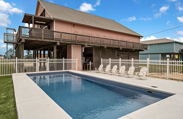 Spacious Home with Game Room, Deck & Bunk Room