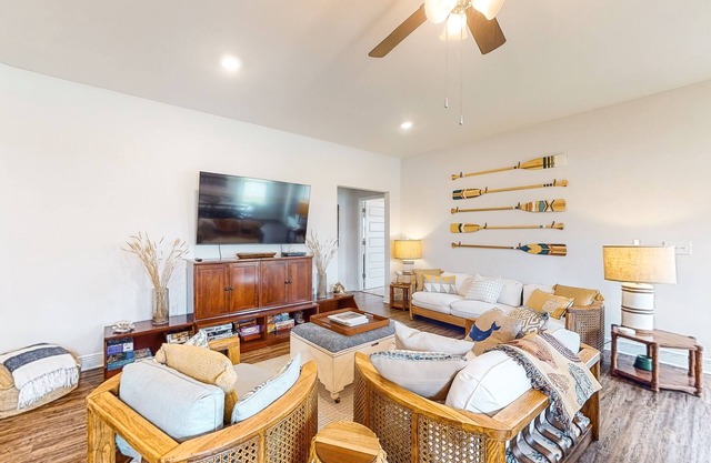 Spacious home with golf cart, mother-in-law suite, community pool, beach access