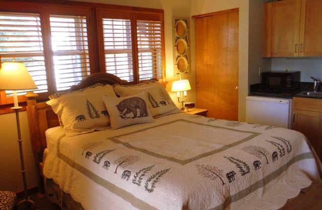 Spacious Hotel Room w/Valley Views