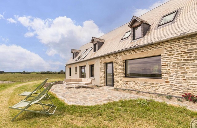 Spacious house, 4 bedrooms, panoramic view, near Mt St-Michel