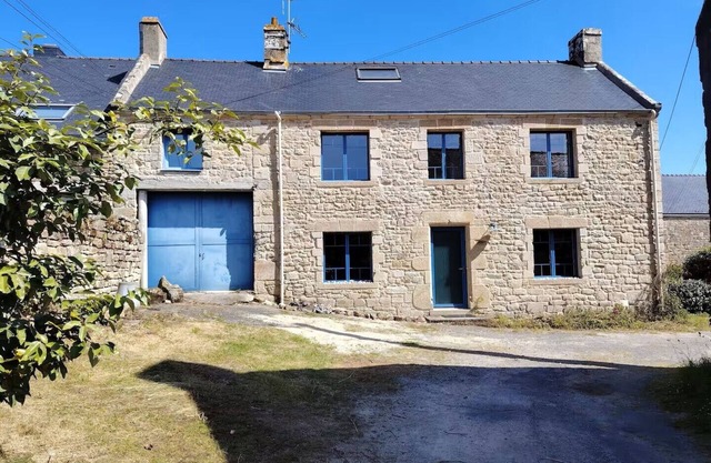 Spacious house for 12 people in Carnac, 6 bedrooms, enclosed garden, calm&comfort