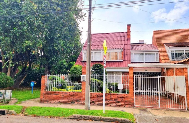 Spacious House in a Strategic and Well-Connected Area